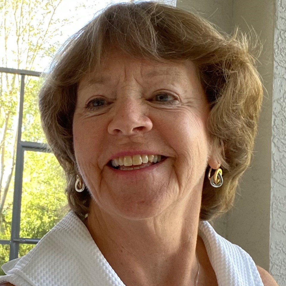 Joan Linhardt headshot