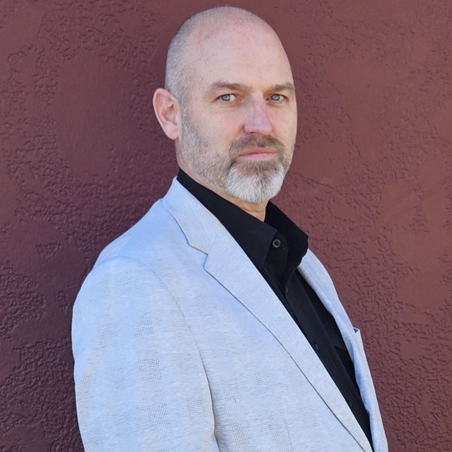 Karl Dobrzelecki headshot